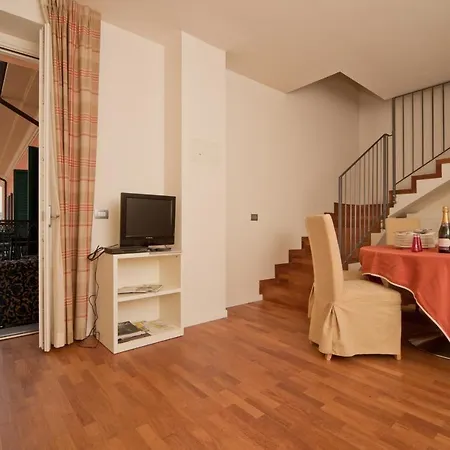Sleeps 6 Pool Appartement