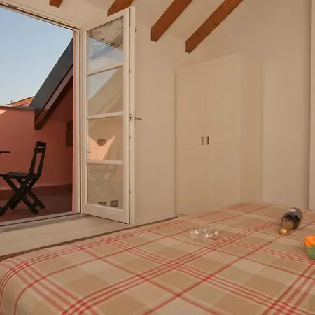 Sleeps 6 Pool * Meina