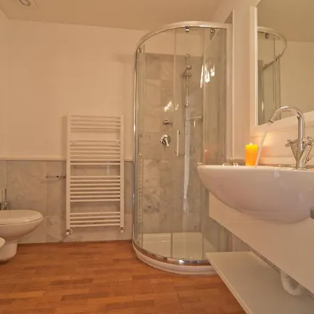 Sleeps 6 Pool Apartment